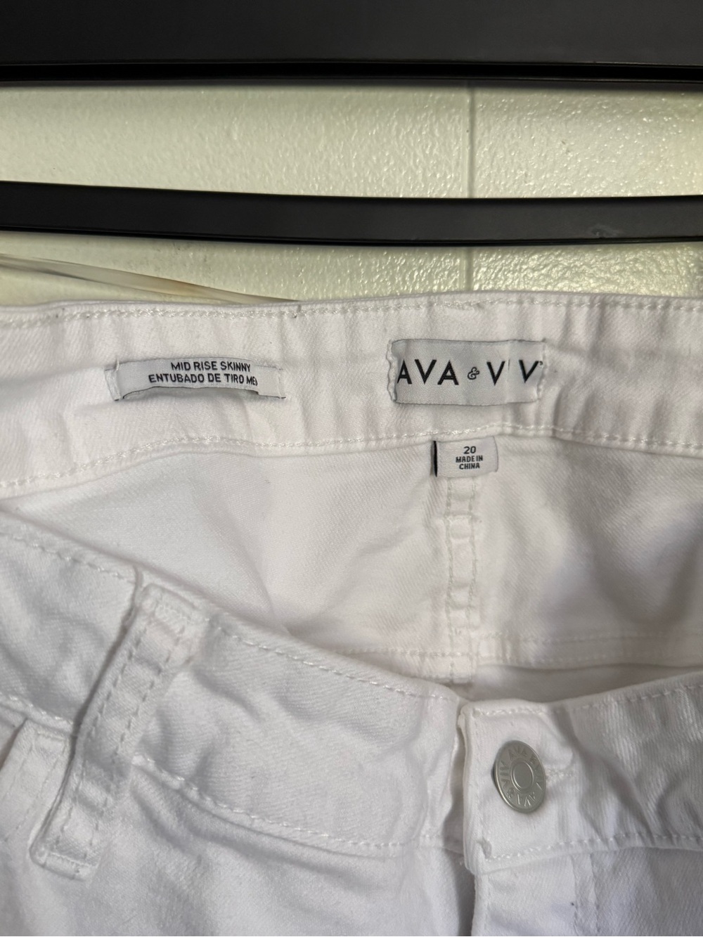 Ava & Viv White Mid-Rise Skinny Jeans